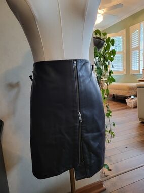 Leith Black Faux Leather Zip-Front Mini Skirt
